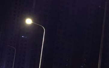 夜晚路灯下优美句子