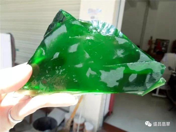 为什么我买的翡翠上像昆仑玉